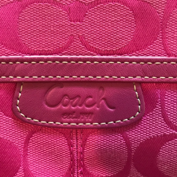 Pink Cross Body Bag like Coach - Picture 3 of 8